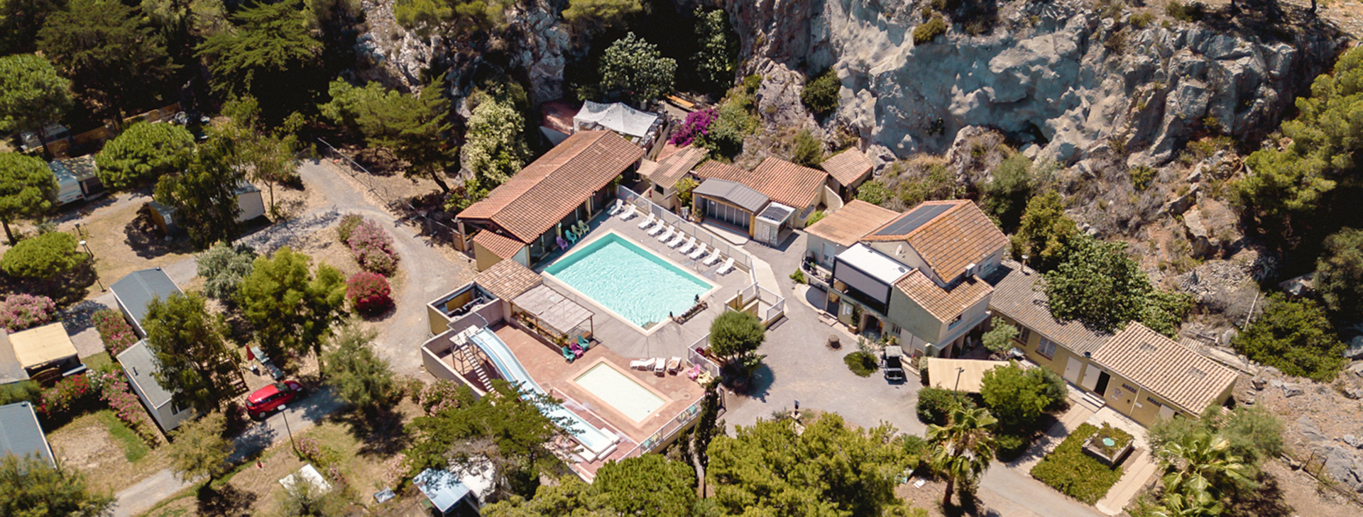 Luftaufnahme des Campingplatzes Cap du Roc, im Aude