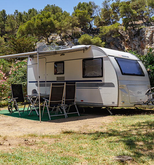 Kampeerplaatsen in de Aude, voor caravans genesteld in een rustige natuurlijke omgeving: camping Cap du Roc