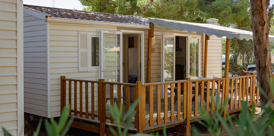 Alquiler de mobil-home en Aude: mobil-Home Cottage 4/6 personas y su terraza exterior