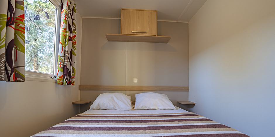 Vermietung vom Mobilheim in der Nähe von Narbonne-Strand: Mobilheim Cottage 4/6 Personen, Zimmer mit 1 Doppelbett von 130 cm Breite