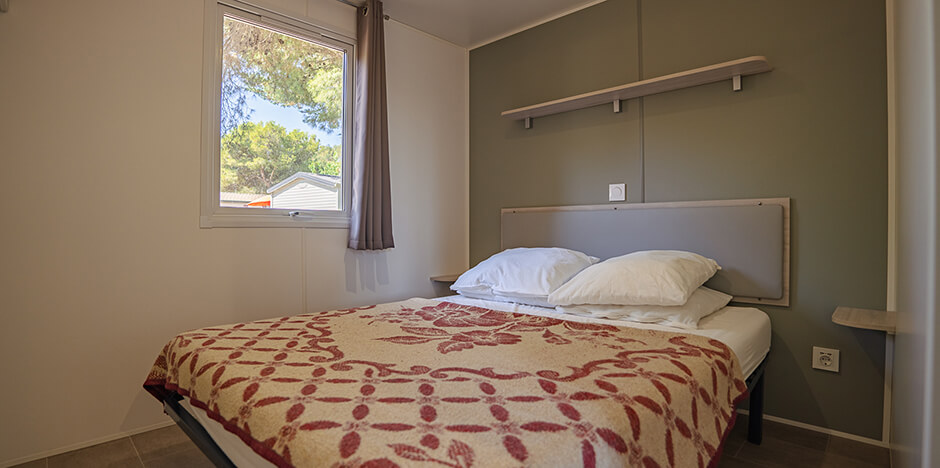 Mobile home rental in Aude : mobil-home 4-6 people, air-conditioning, bedroom with 1 double bed (130)