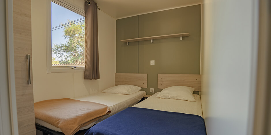 Mobile home rental in Port-la-Nouvelle : mobil-home 4-6 people, air-conditioning, bedroom with 2 side-by-side beds (80)