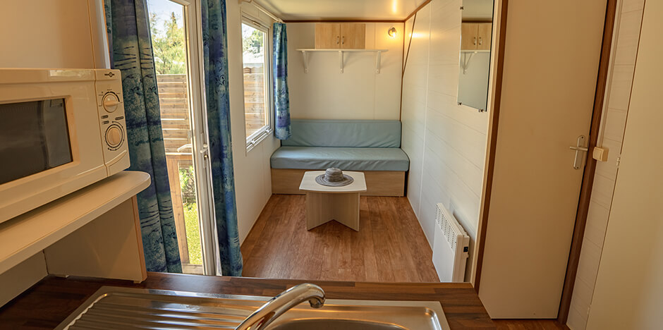 Verhuur van stacaravans in Aude : stacaravan 4 personen 2 badkamers, met woonkamer en ingerichte keuken