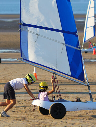 Char à voile sur la plage du Rouet à la Palme dans l'Aude