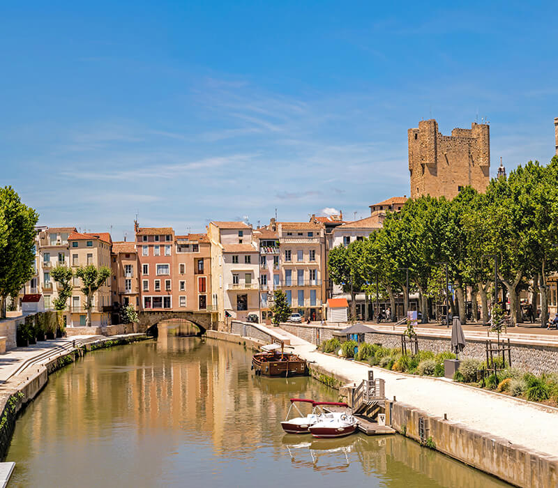 Discover Narbonne in a different way with La Capitane, during your stay at Cap du Roc campsite in Port-la-Nouvelle